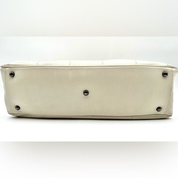 Auth Chanel White Chocolate Bar - Picture 9 of 15